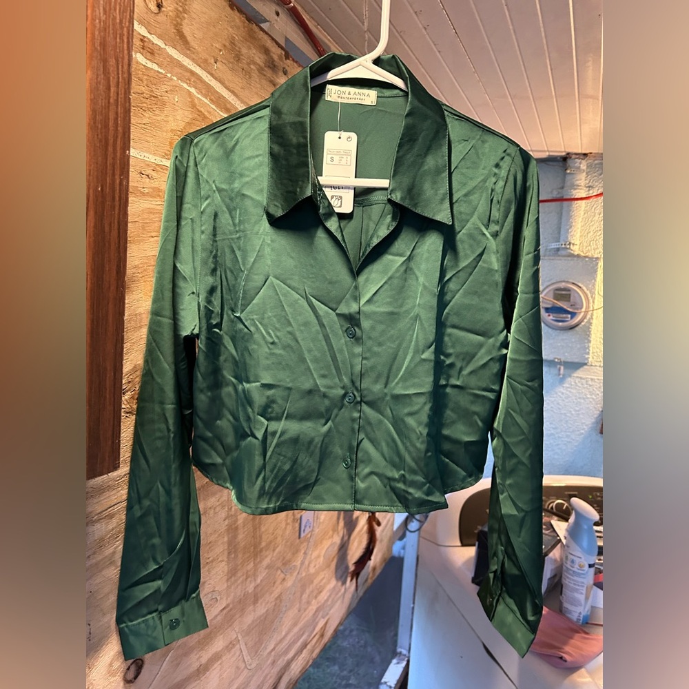 Jon & Anna Emerald Cropped Button-Down Shirt